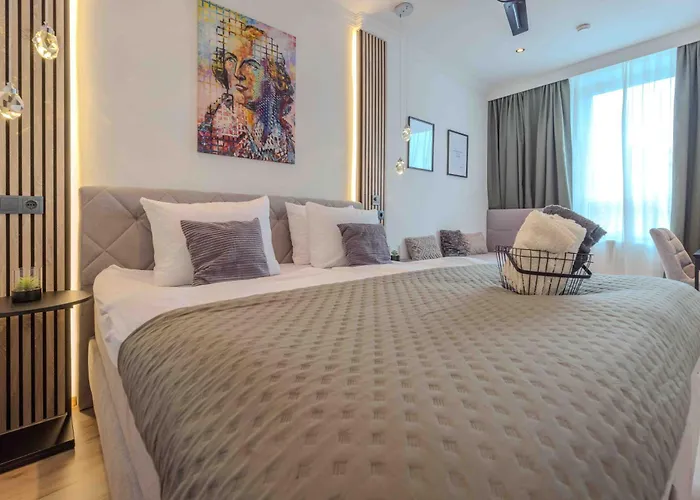 Schillerapartment Hof, Kueche, 24H Digital-Checkin, Parkplatz, Wlan250Mbit
