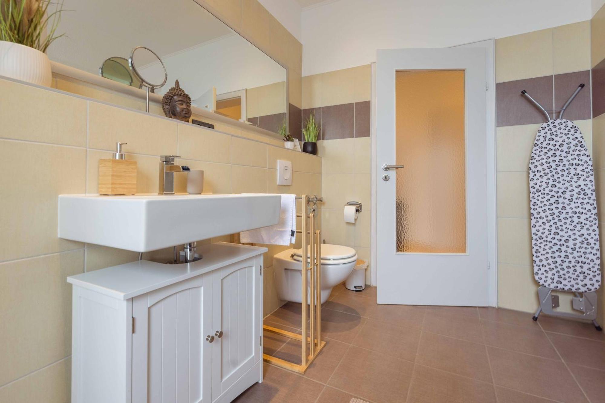 Schillerapartment Hof, Kueche, 24h Digital-checkin, Parkplatz, Wlan250mbit *