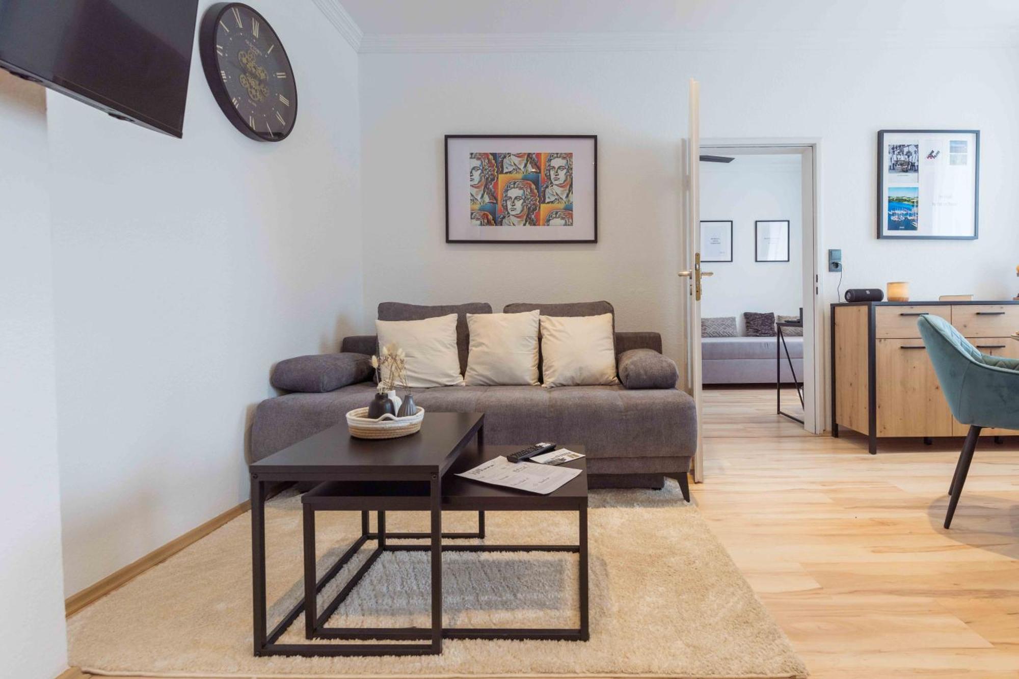 Schillerapartment Hof, Kueche, 24h Digital-checkin, Parkplatz, Wlan250mbit Apartment *