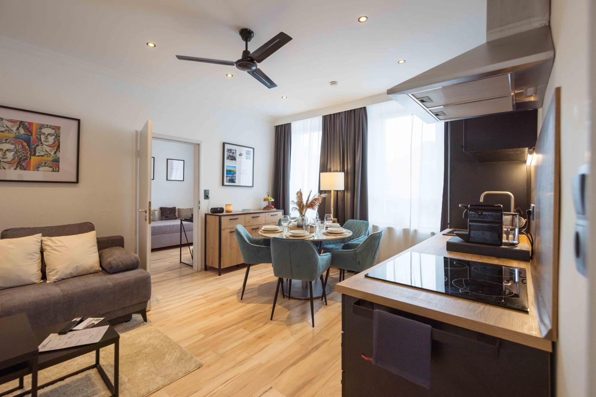 Schillerapartment Hof, Kueche, 24h Digital-checkin, Parkplatz, Wlan250mbit * Hof (Bavaria)