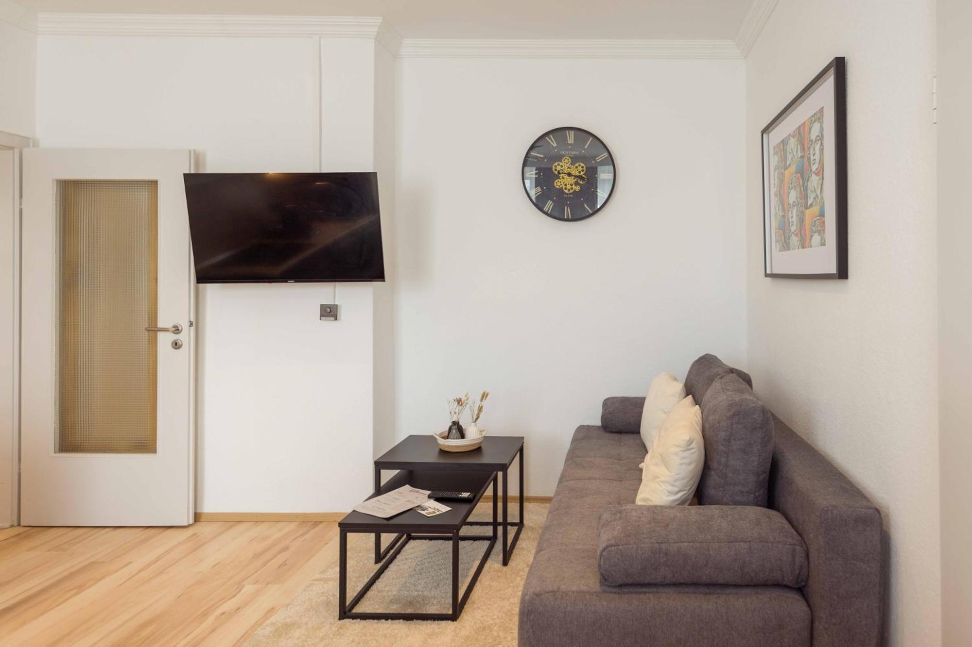 Schillerapartment Hof, Kueche, 24h Digital-checkin, Parkplatz, Wlan250mbit Apartment