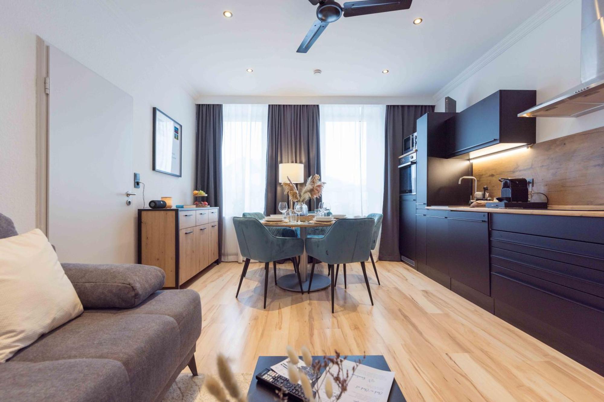 Schillerapartment Hof, Kueche, 24h Digital-checkin, Parkplatz, Wlan250mbit Apartment