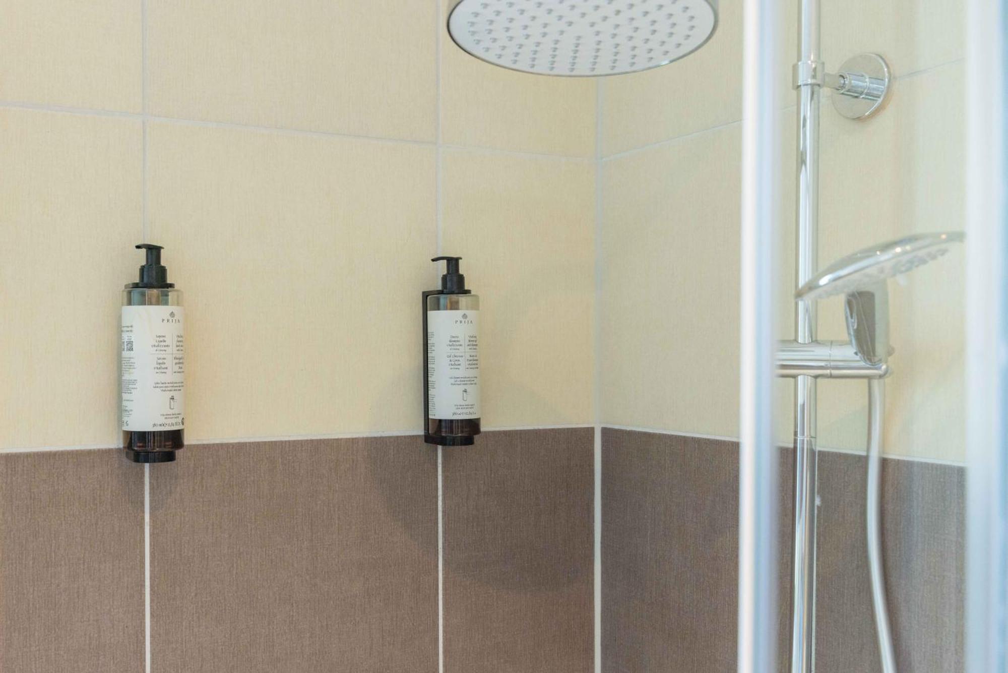 Schillerapartment Hof, Kueche, 24h Digital-checkin, Parkplatz, Wlan250mbit Apartment