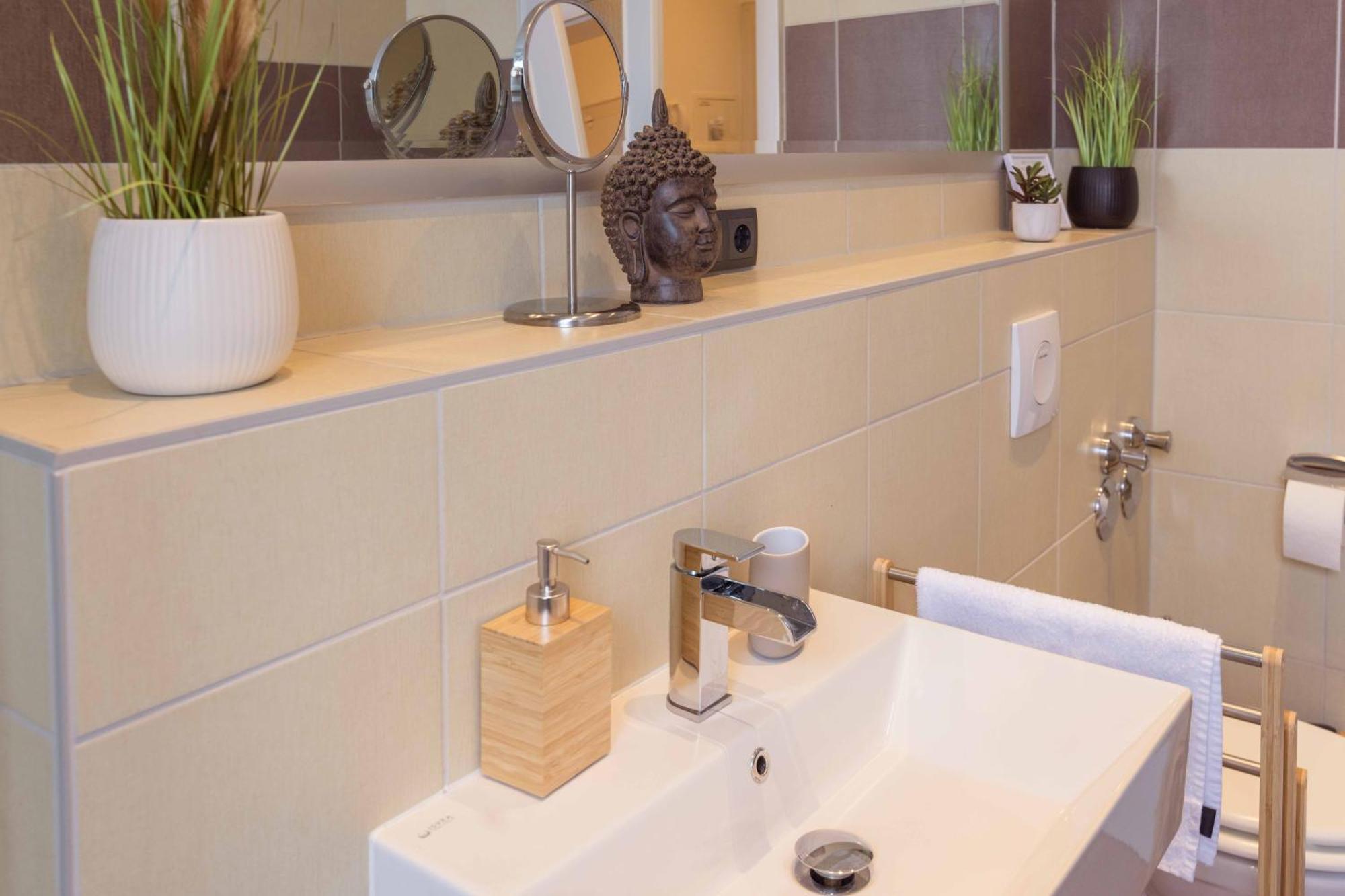 Schillerapartment Hof, Kueche, 24h Digital-checkin, Parkplatz, Wlan250mbit