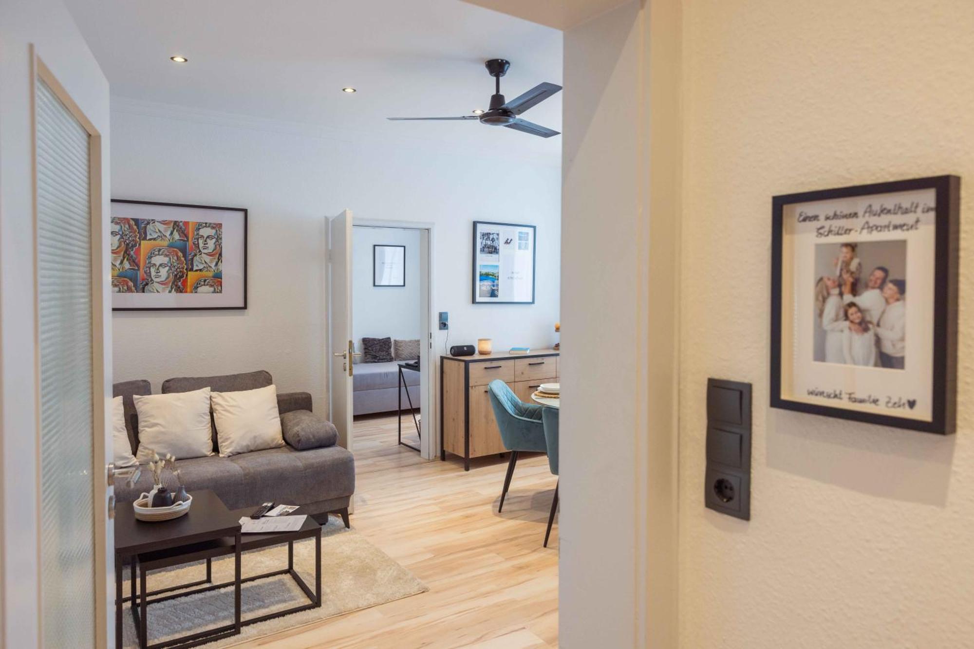 Schillerapartment Hof, Kueche, 24h Digital-checkin, Parkplatz, Wlan250mbit Apartment