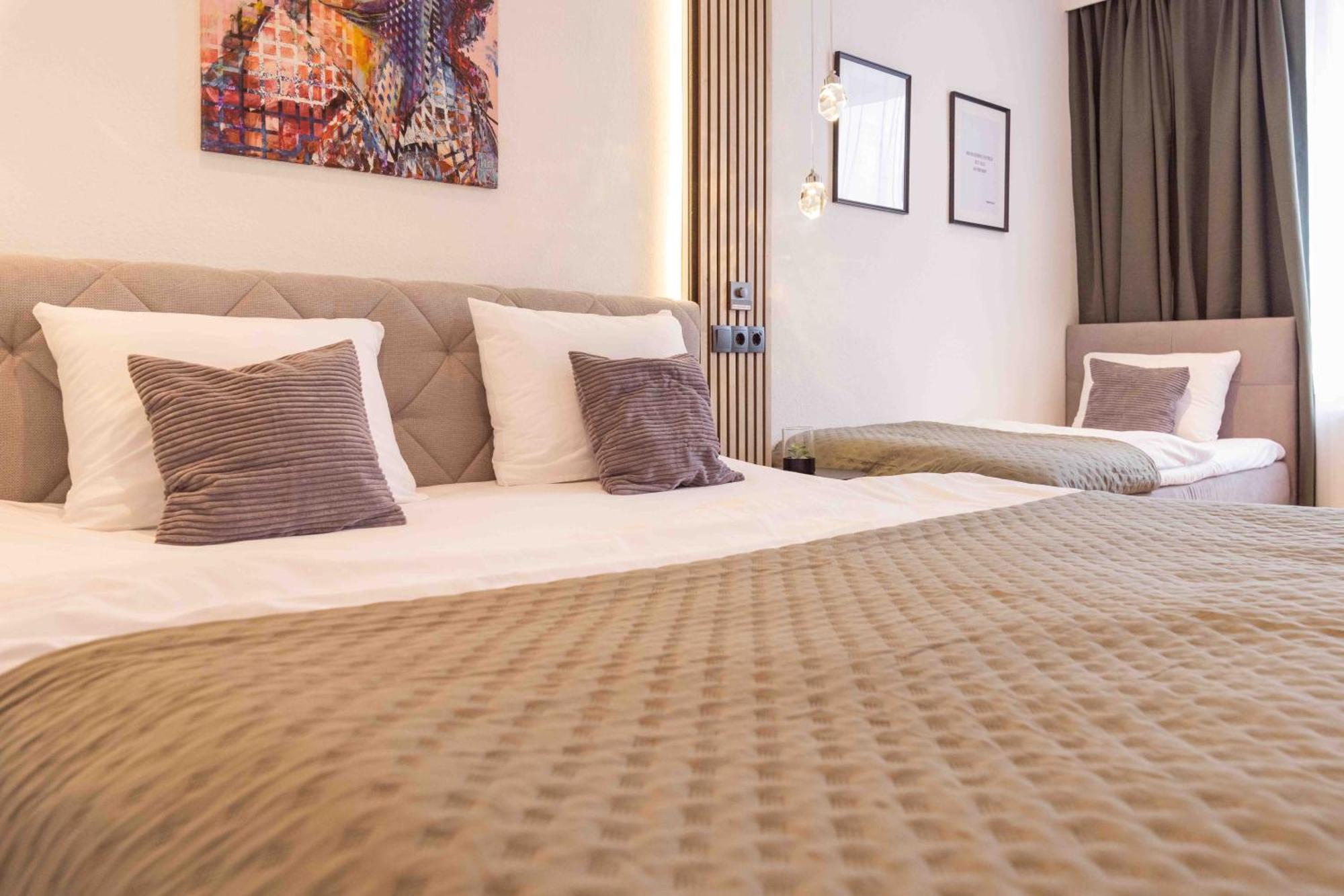 Schillerapartment Hof, Kueche, 24h Digital-checkin, Parkplatz, Wlan250mbit * Hof (Bavaria)