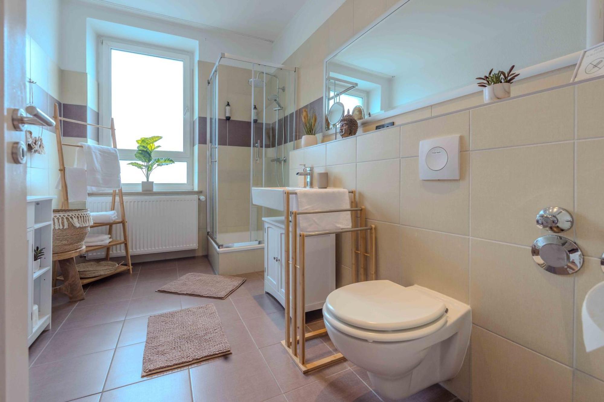 Schillerapartment Hof, Kueche, 24h Digital-checkin, Parkplatz, Wlan250mbit Apartment