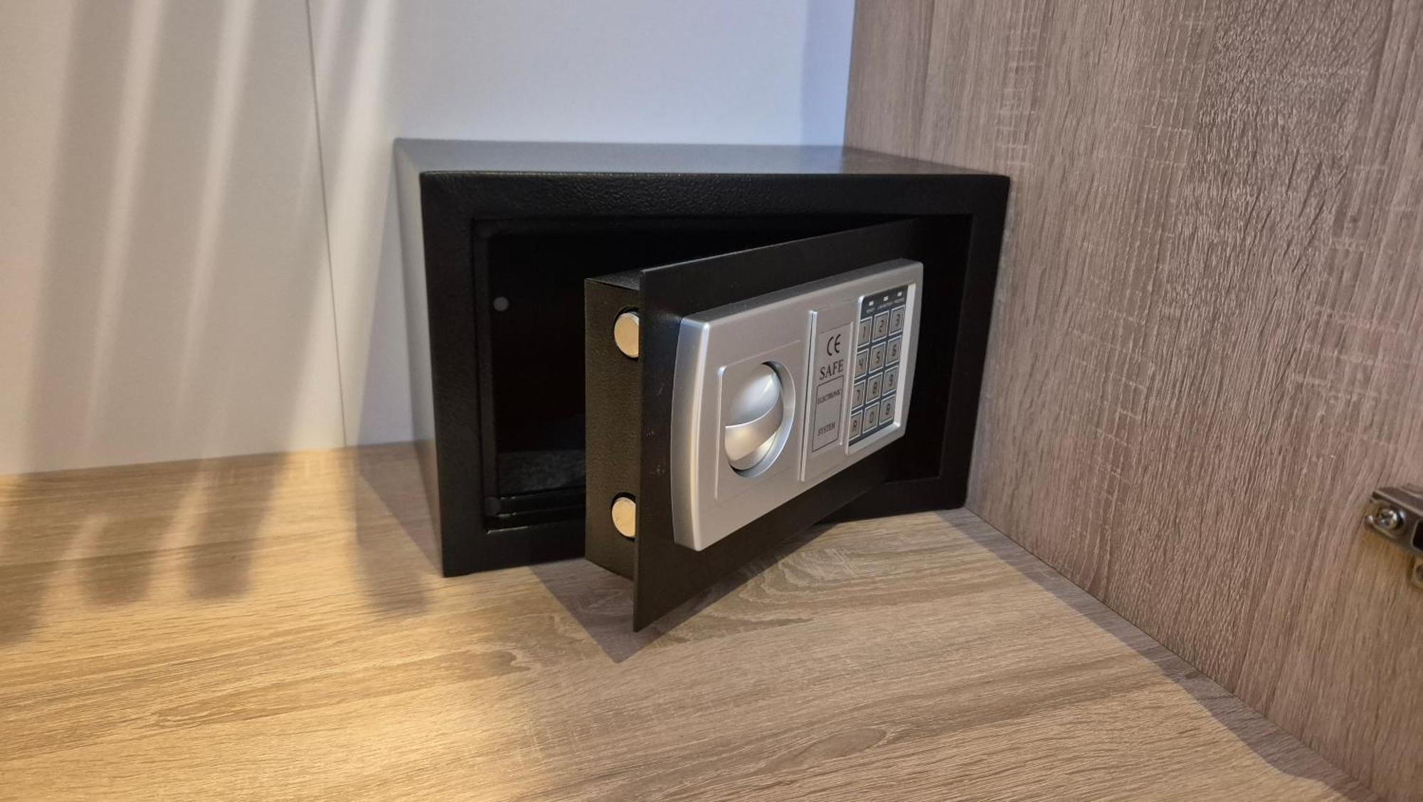 Schillerapartment Hof, Kueche, 24h Digital-checkin, Parkplatz, Wlan250mbit Apartment *