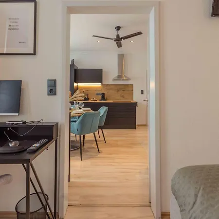 Schillerapartment Hof, Kueche, 24H Digital-Checkin, Parkplatz, Wlan250Mbit Hof  Exterior photo